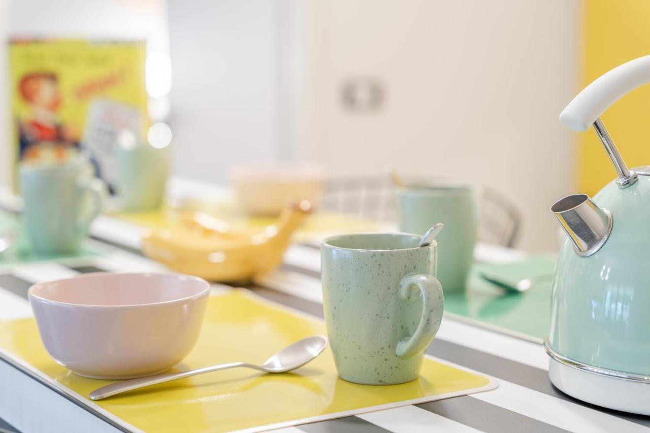 Pop Art Homm In Groovy Koukaki Appartement Athene Buitenkant foto